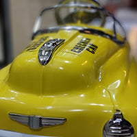 Taxi Chevrolet giallo
