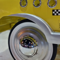 Taxi Chevrolet giallo